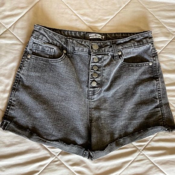 Almost Famous Pants - Almost Famous black jean short, size 7